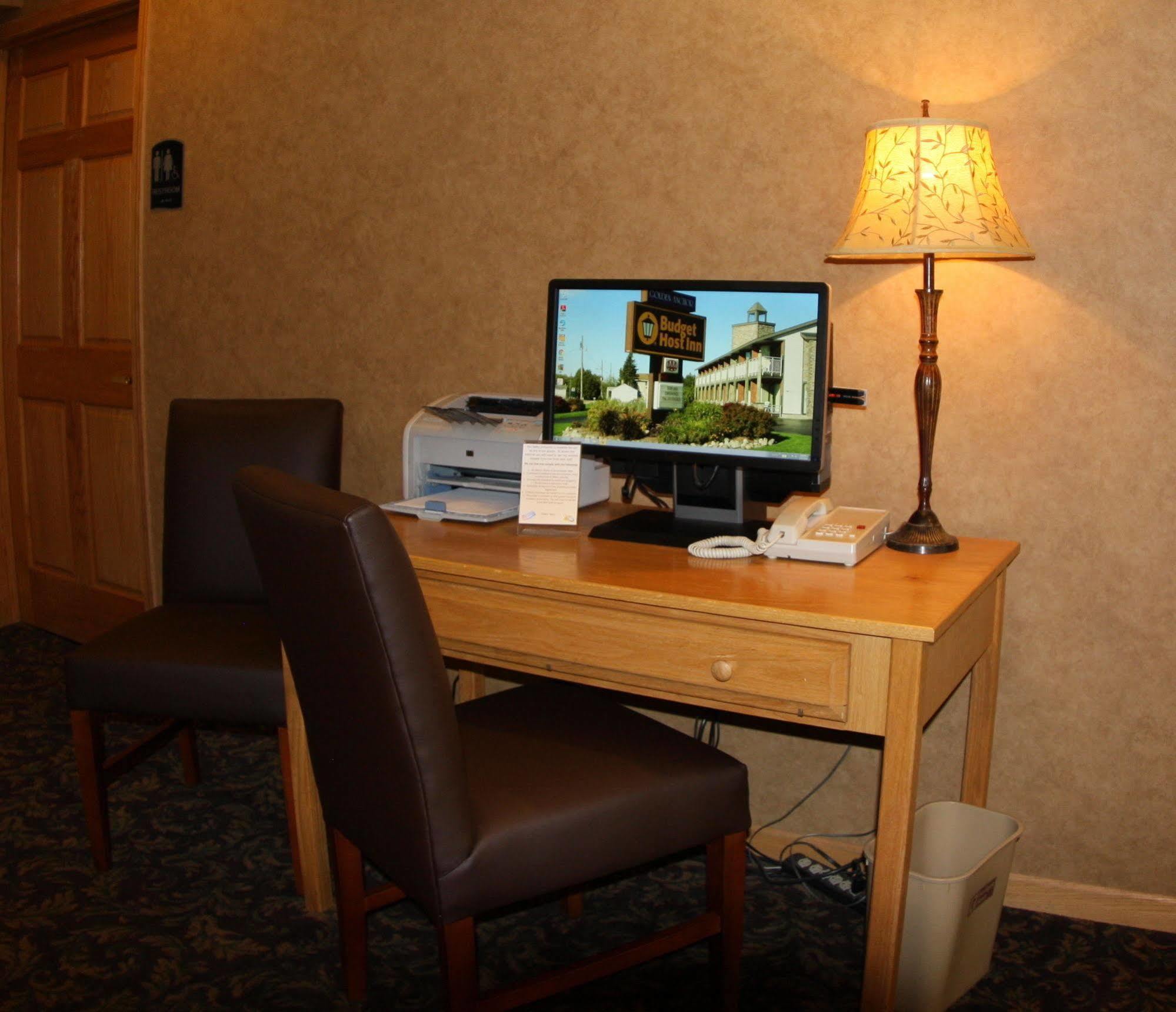 Budget Host Inn & Suites Saint Ignace Eksteriør billede