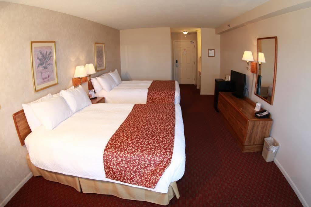 Budget Host Inn & Suites Saint Ignace Eksteriør billede
